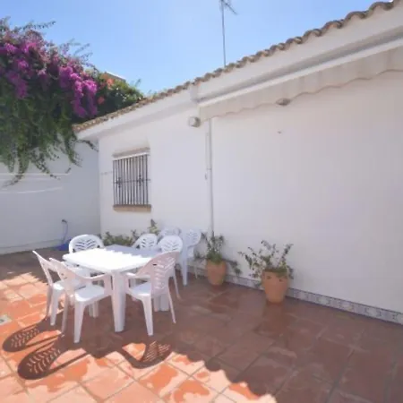 Junto A La Playa Con Piscina Privada.