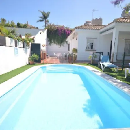 Junto A La Playa Con Piscina Privada.