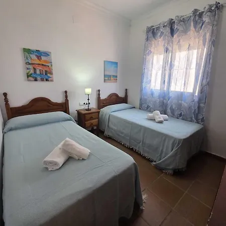 Chalet Junto A La Playa Con Piscina Privada.