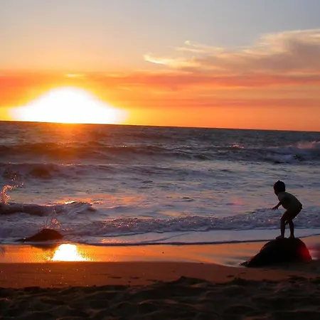 Junto A La Playa Con Piscina Privada.
